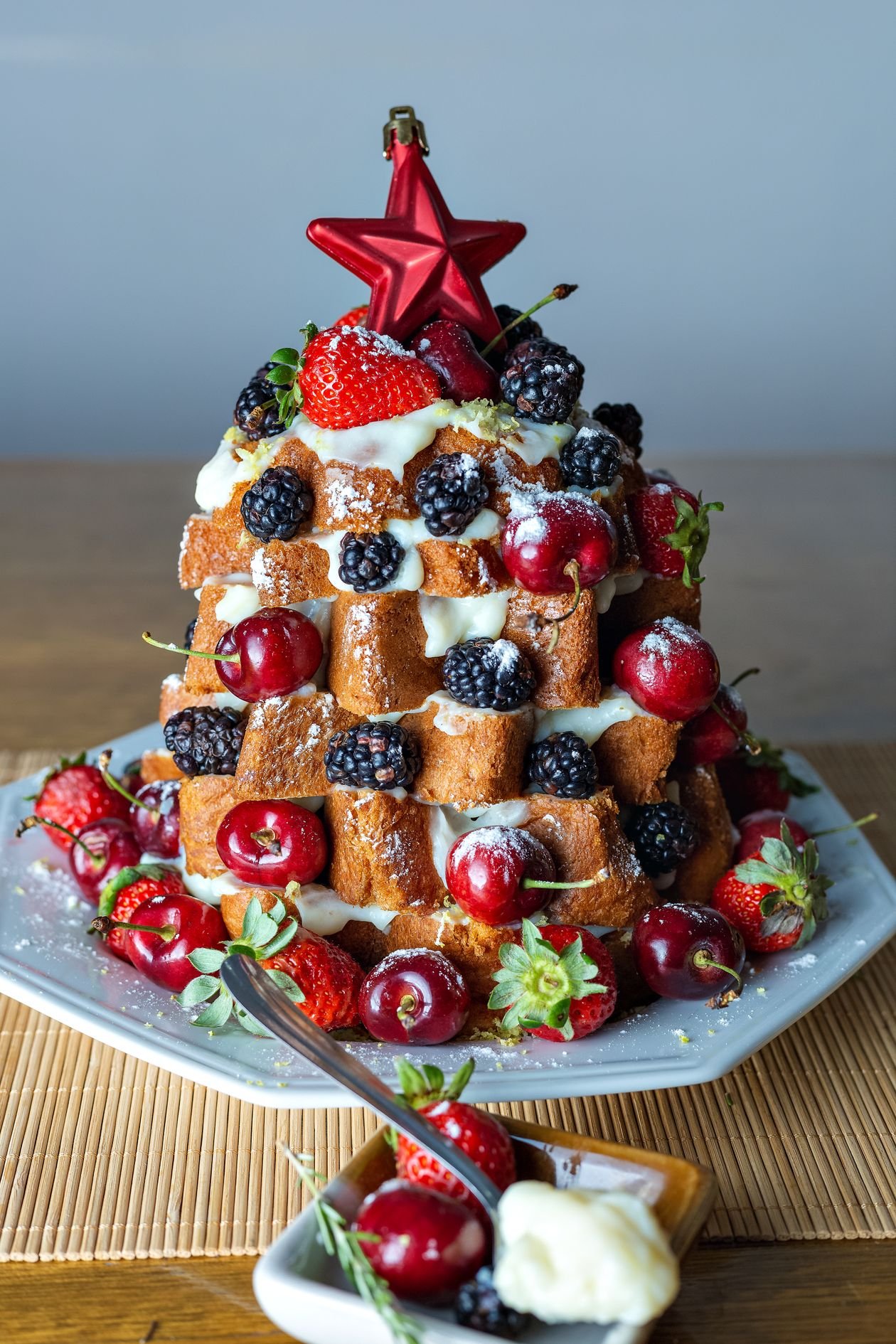 Pandoro a stella con zucchero a velo